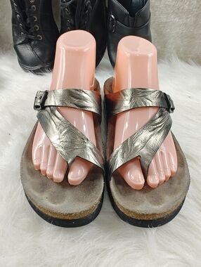 Mephisto Helen Gold Leather Flip Flops Slide Sandals women's Size 39 Us Size 8.5